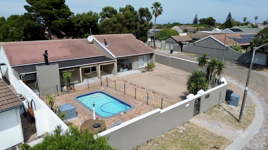 5 Bedroom Property for Sale in Duynefontein Western Cape